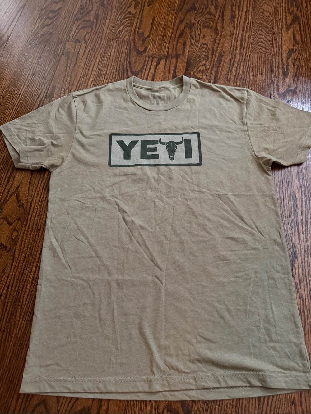 Yeti Men's Short-Sleeve Logo Tee in Khaki with Dark Green Print